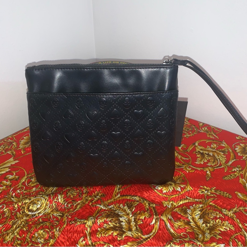 *NWT* Ed Hardy Black Embossed Skull and Heart Wristlet Clutch - Picture 3 of 8